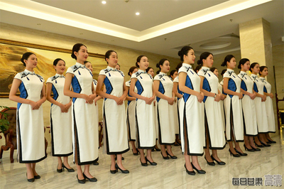 禮儀志愿者用微笑添彩敦煌文博會(huì)(組圖)