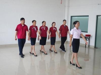 時(shí)尚禮儀之站姿,端正挺拔的站姿可以展現(xiàn)女人味