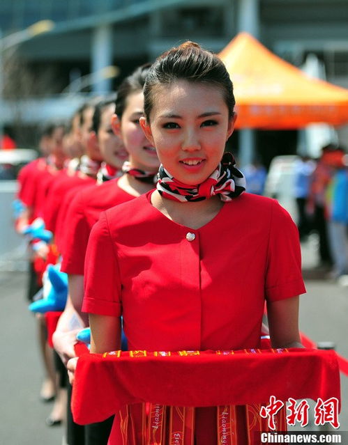 全運會甜美禮儀 頒獎臺上的“招牌笑容”